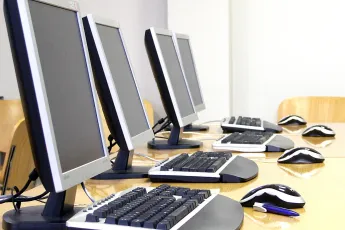 computer-room-1542353_photo_by_ante_vekic_freeimages.com_.jpg